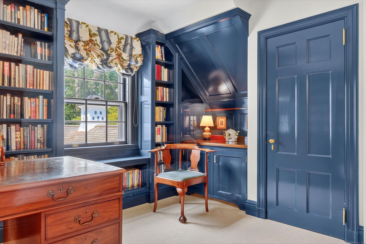 Home Office, Interior