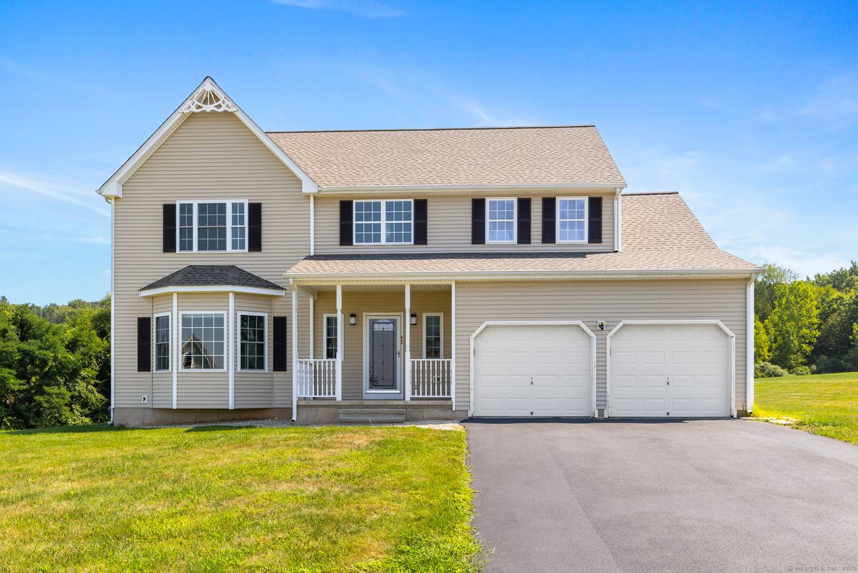 Attached, Exterior, Facade, Farmhouse