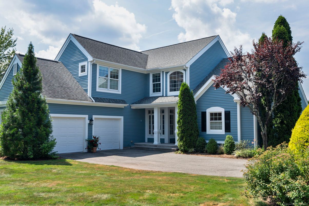 Attached, Exterior, Facade, Farmhouse