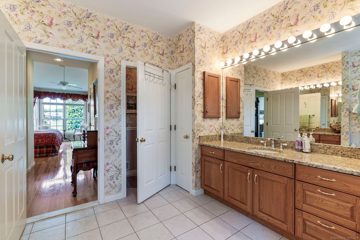 Bathroom, Interior, Recessed Lighting, Wood Texture Flooring