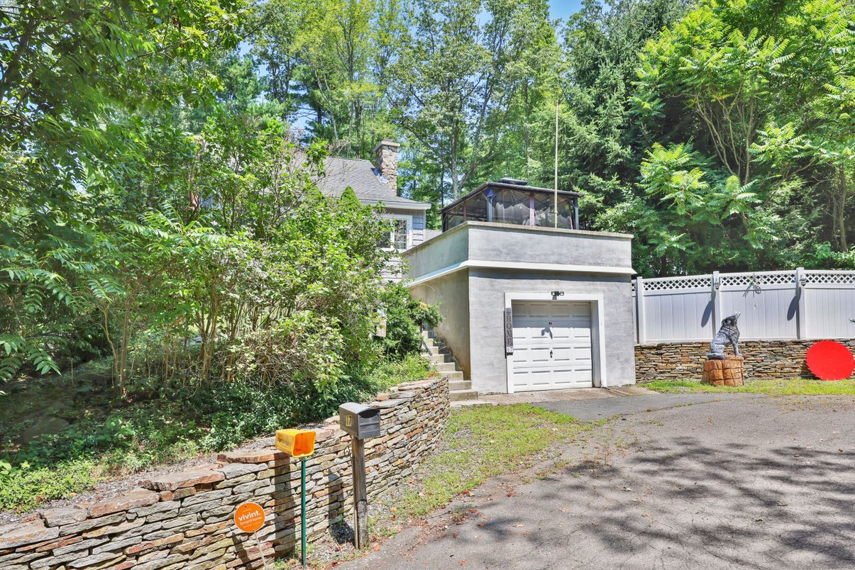 Detached Garage, Exterior