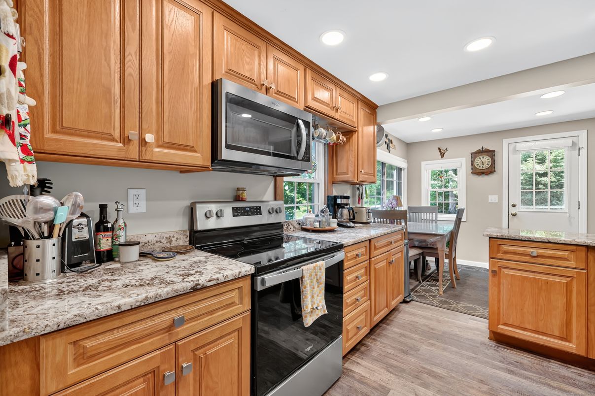 Dining room, Interior, Kitchen, Recessed Lighting, Wood Texture Flooring
