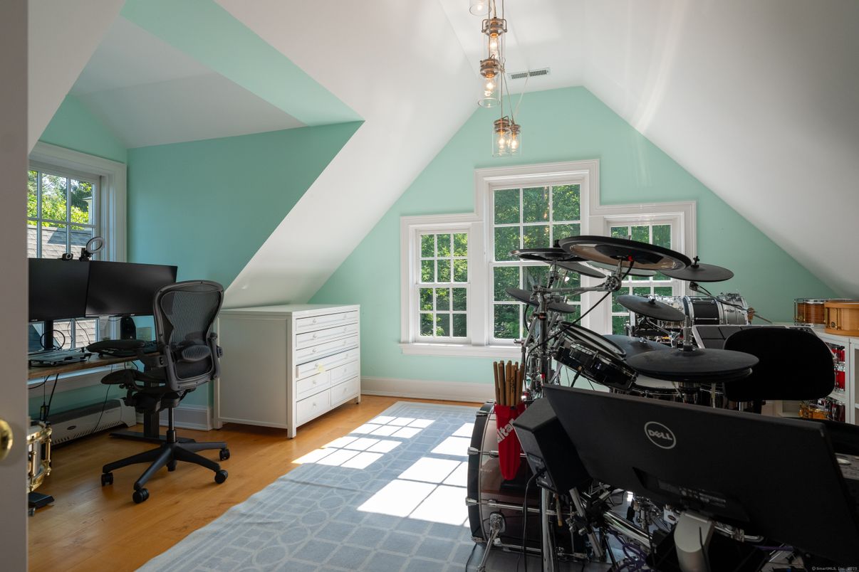 Fitness Equipment, Home Office, Interior, Pendant Lights, Wood Texture Flooring