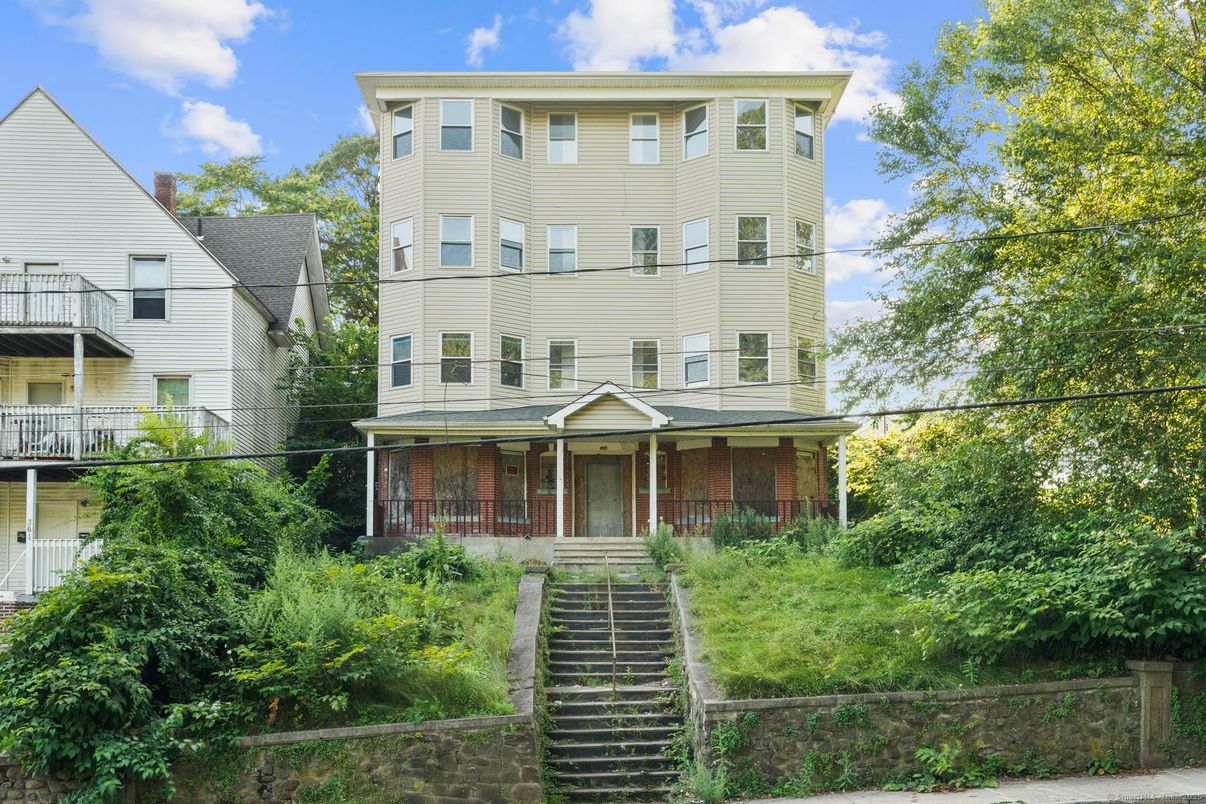 Exterior, Facade, Brick Facade, Rowhouse