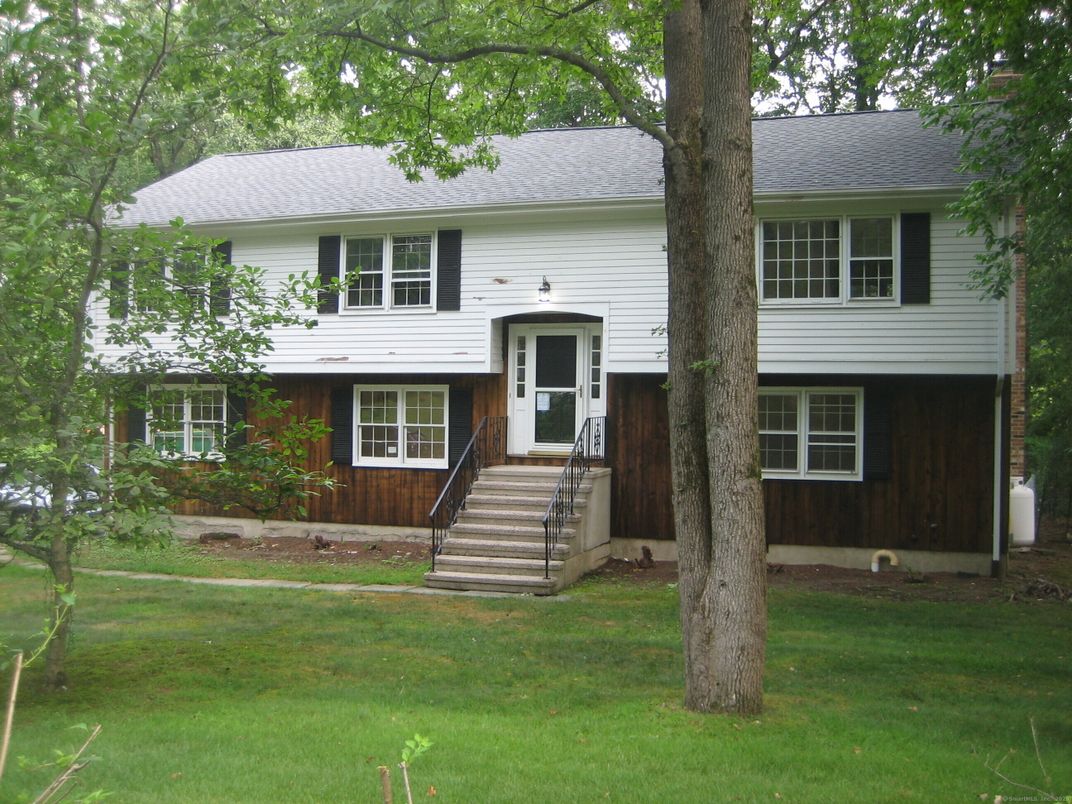 Exterior, Facade, Raised Ranch