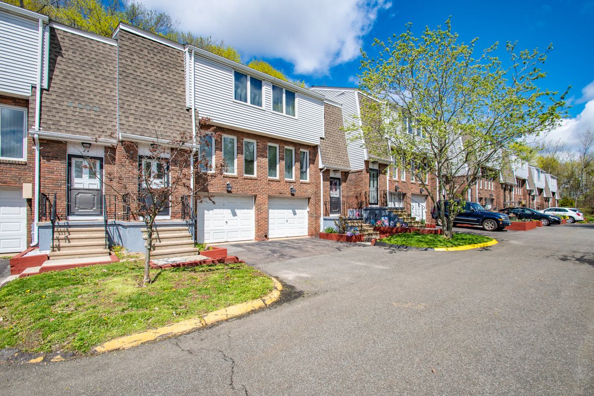 Attached, Exterior, Facade, Brick Facade, Rowhouse