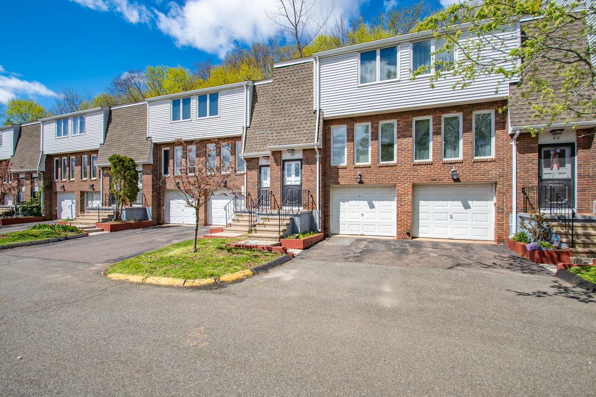 Attached, Exterior, Facade, Brick Facade, Raised Ranch