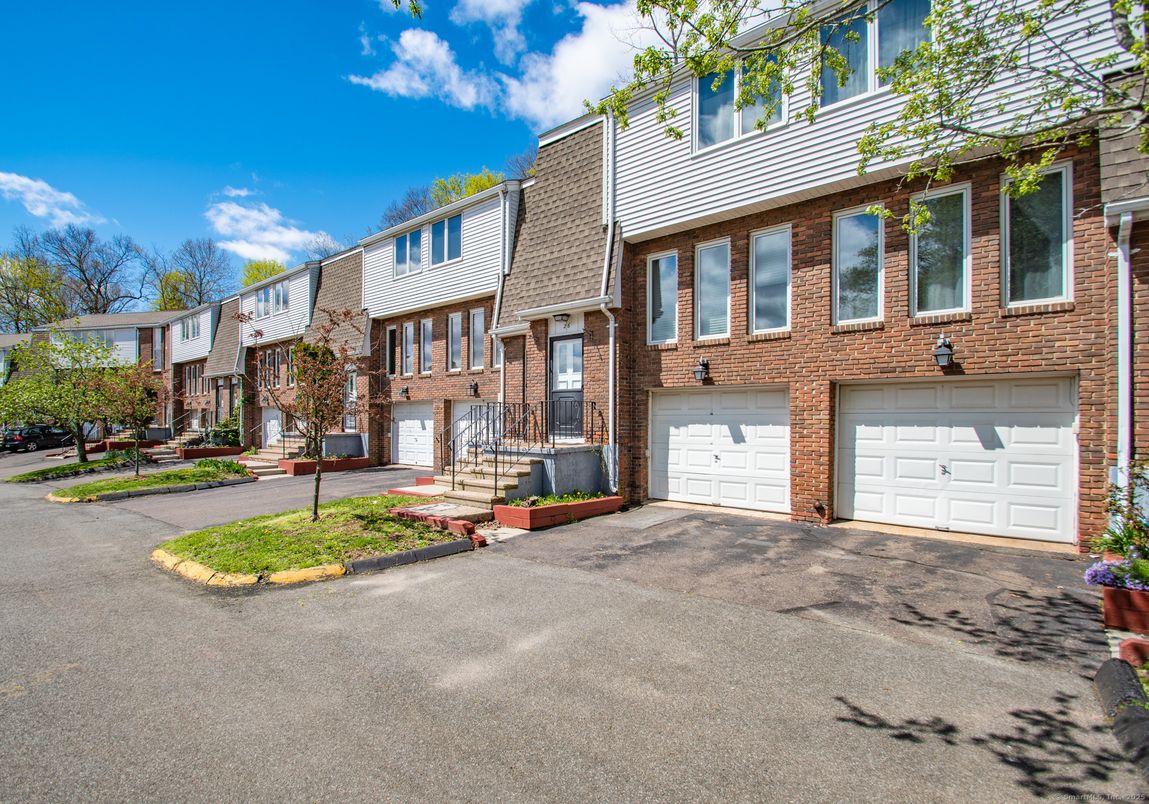 Attached, Exterior, Facade, Brick Facade, Rowhouse