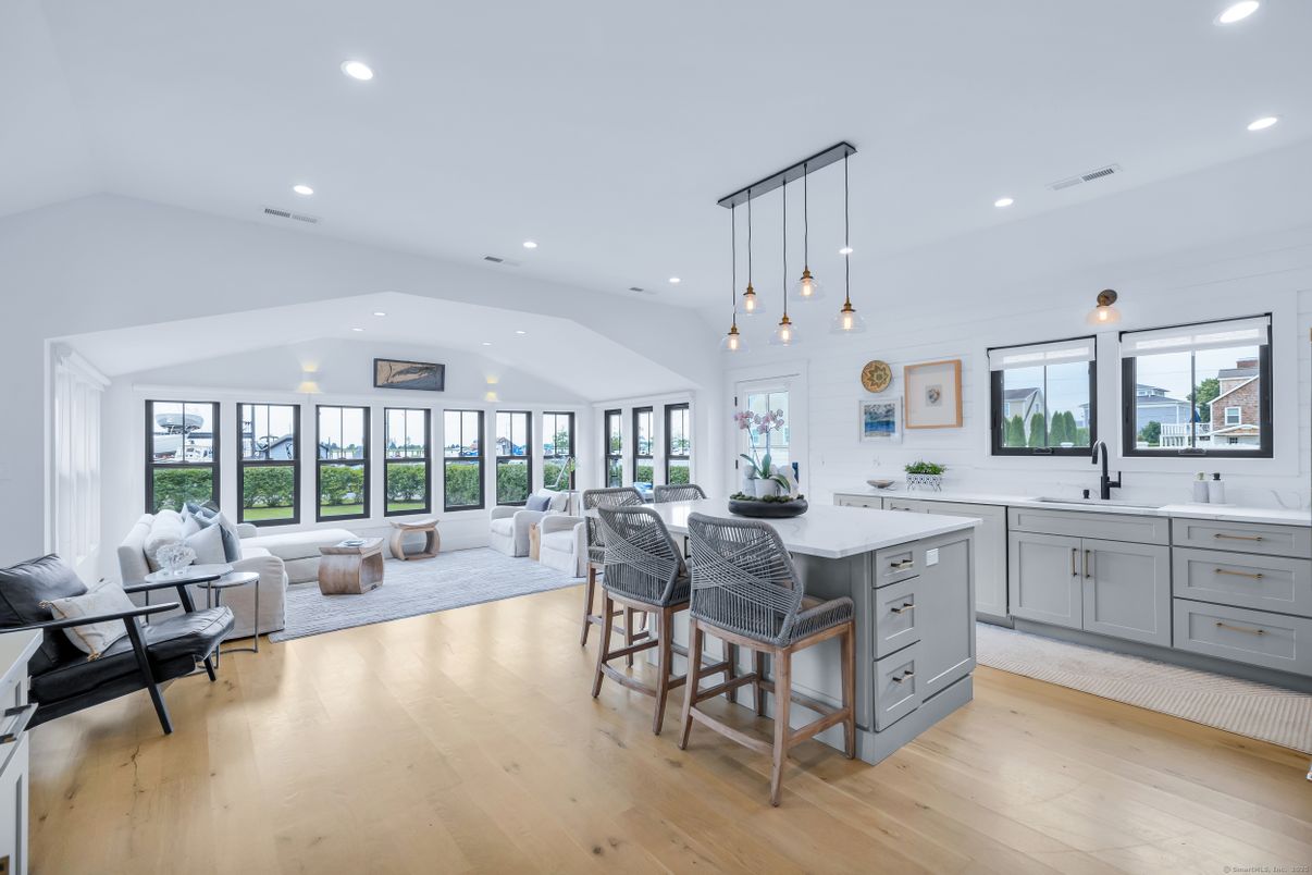 Interior, Living room, Pendant Lights, Recessed Lighting, Wood Texture Flooring