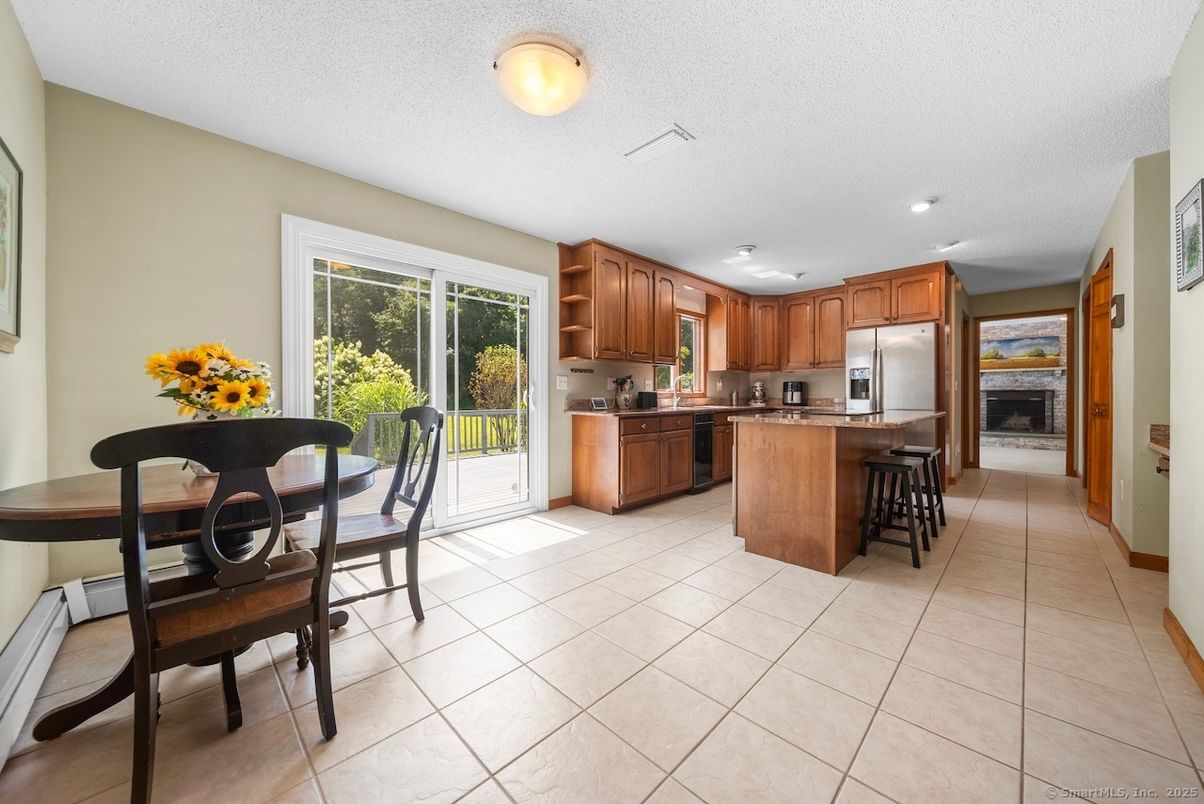 Dining room, Interior, Kitchen, Recessed Lighting, Stainless Steel Appliances
