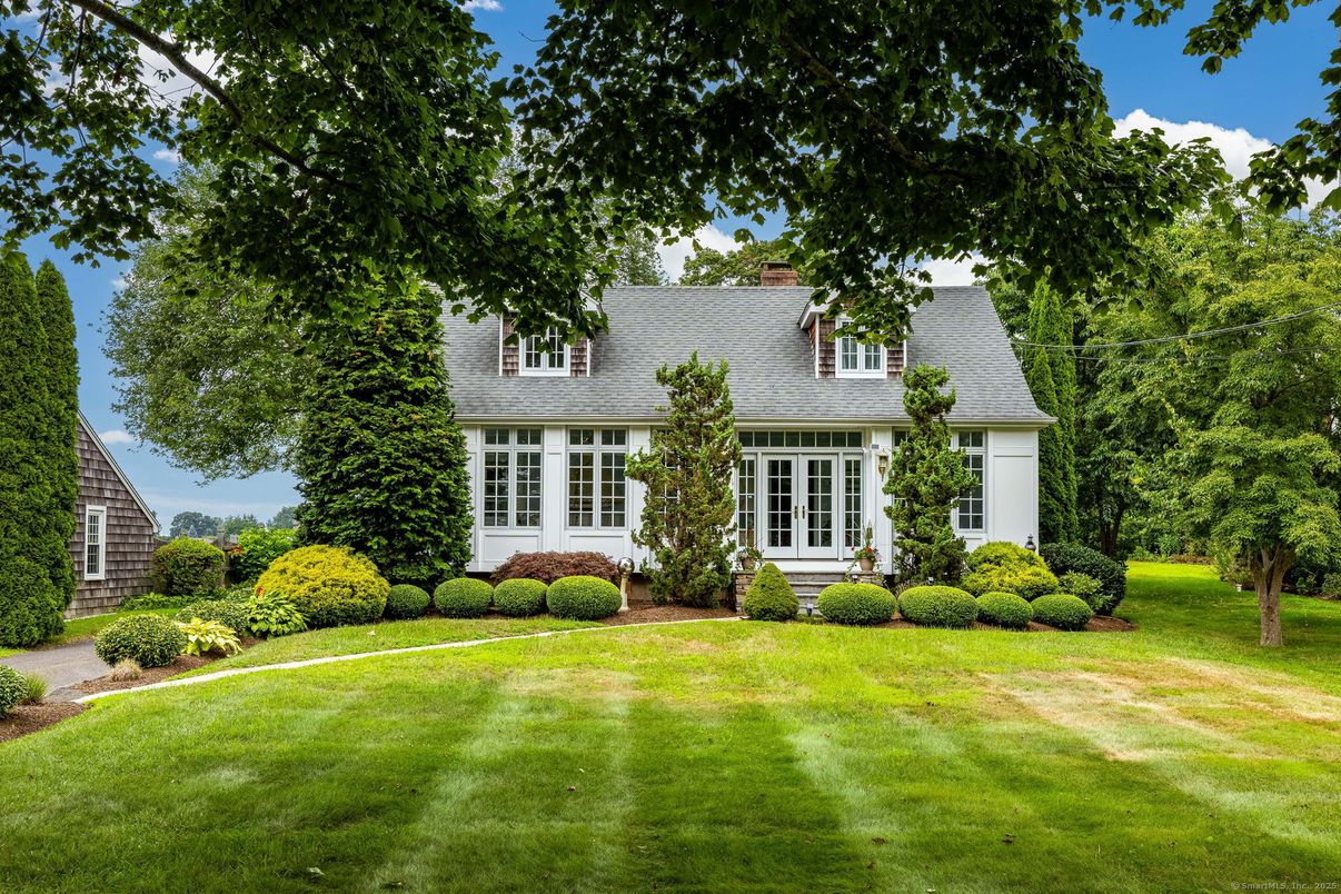 Exterior, Facade, Cape Cod