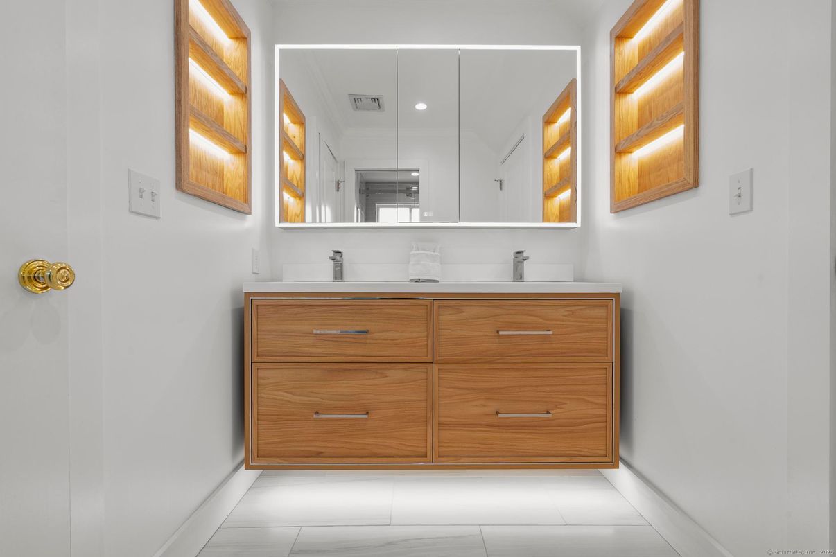 Bathroom, Interior, Recessed Lighting