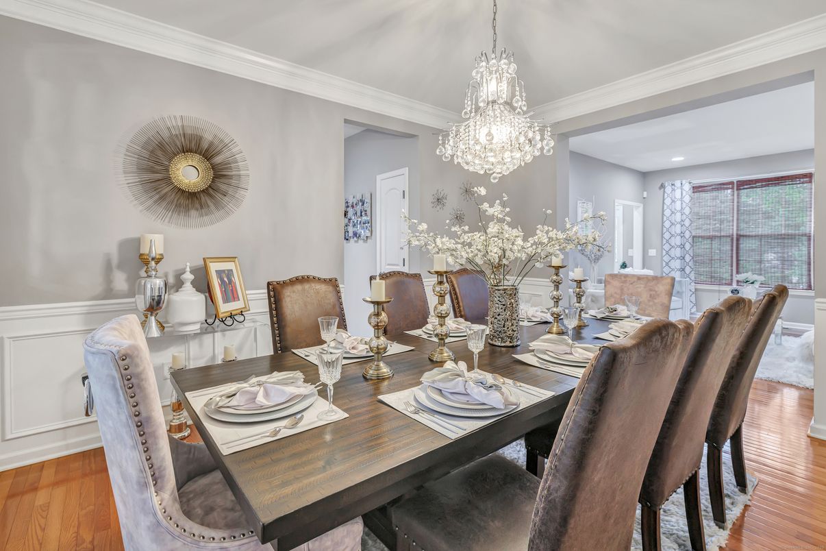 Chandelier, Dining room, Interior, Recessed Lighting, Wood Texture Flooring