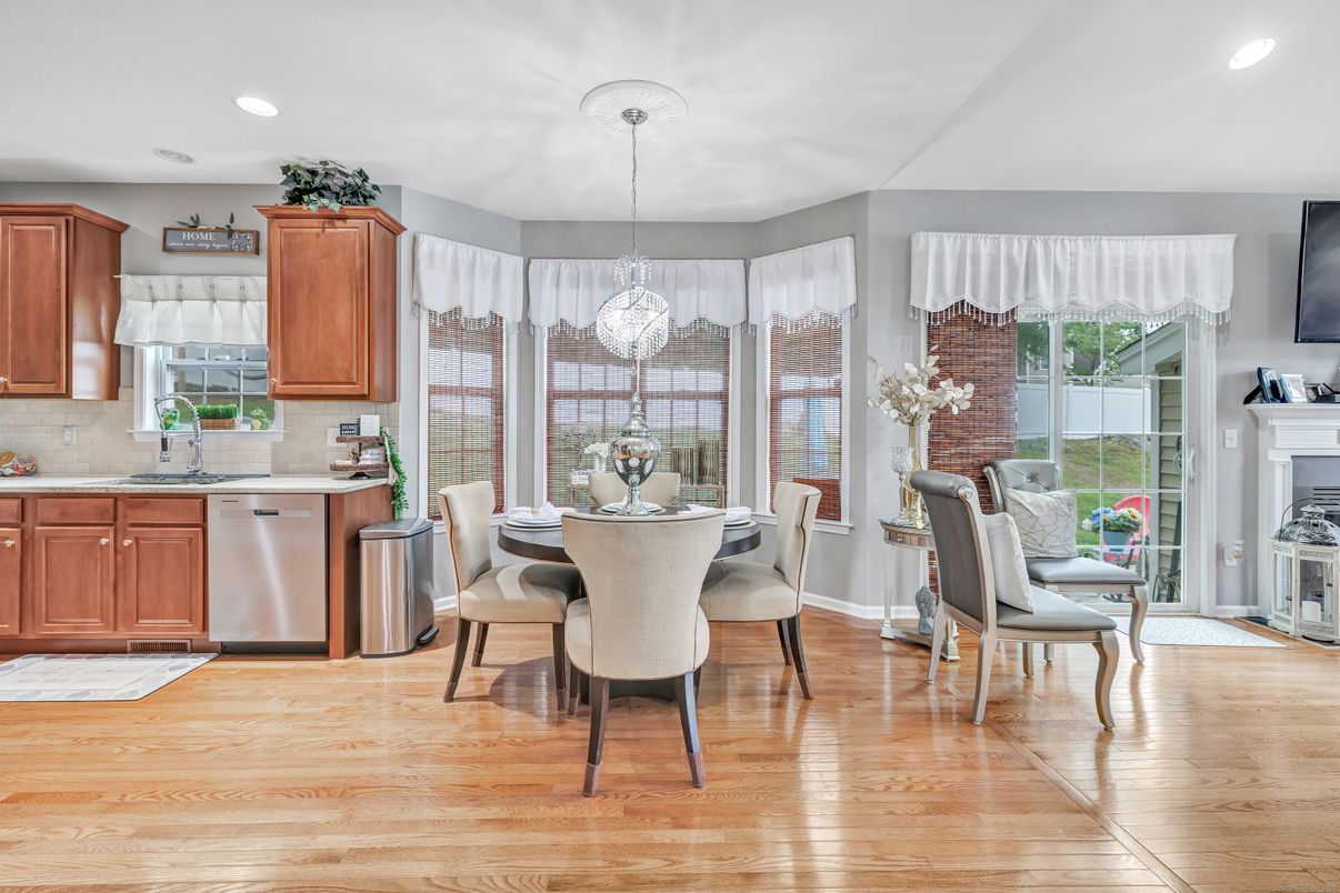 Dining room, Interior, Kitchen, Pendant Lights, Recessed Lighting, Stainless Steel Appliances, Wood Texture Flooring