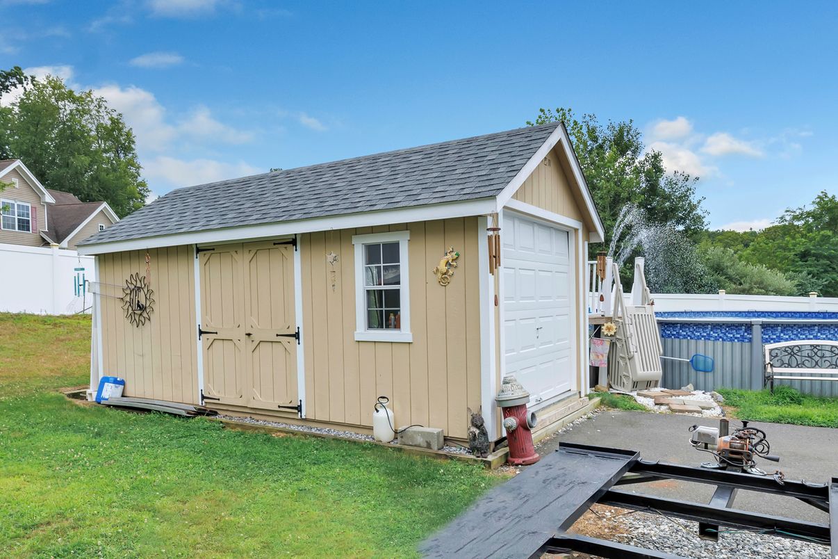 Backyard, Detached Garage, Exterior