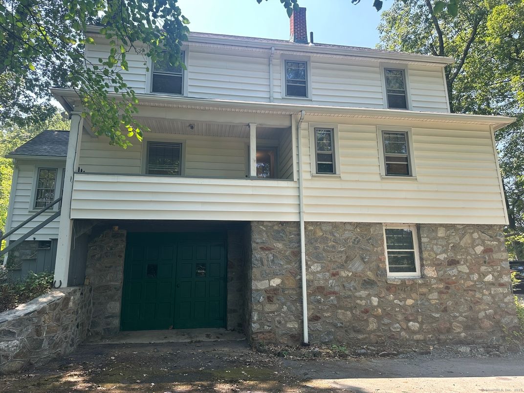 Attached, Exterior, Facade, American Foursquare