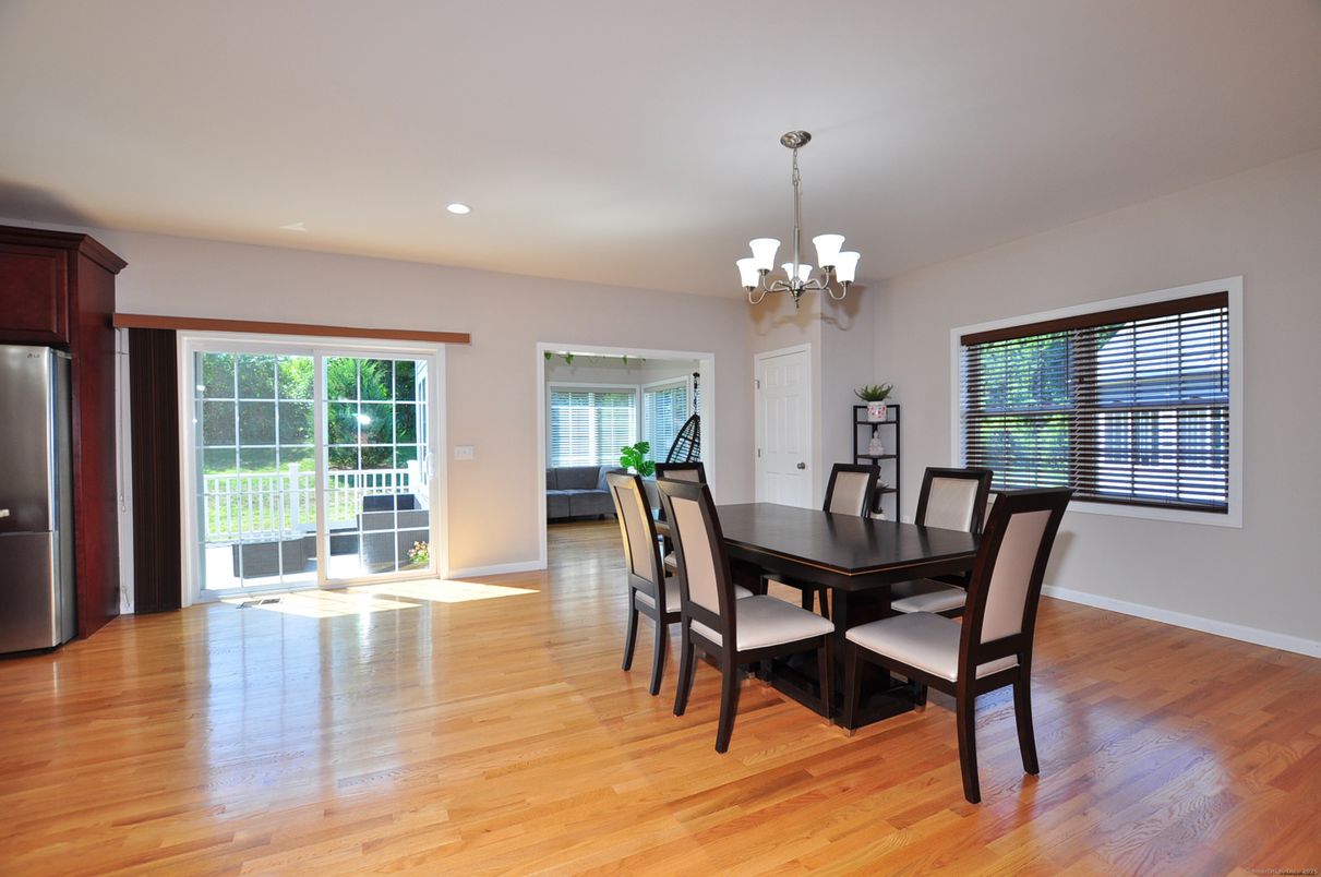 Chandelier, Dining room, Interior, Recessed Lighting, Wood Texture Flooring