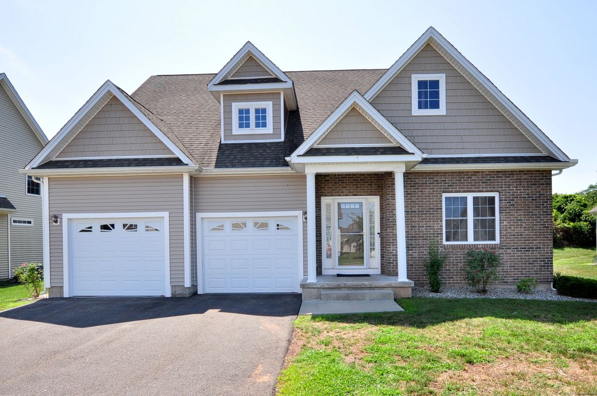 Attached, Exterior, Facade, Brick Facade, American Craftsman