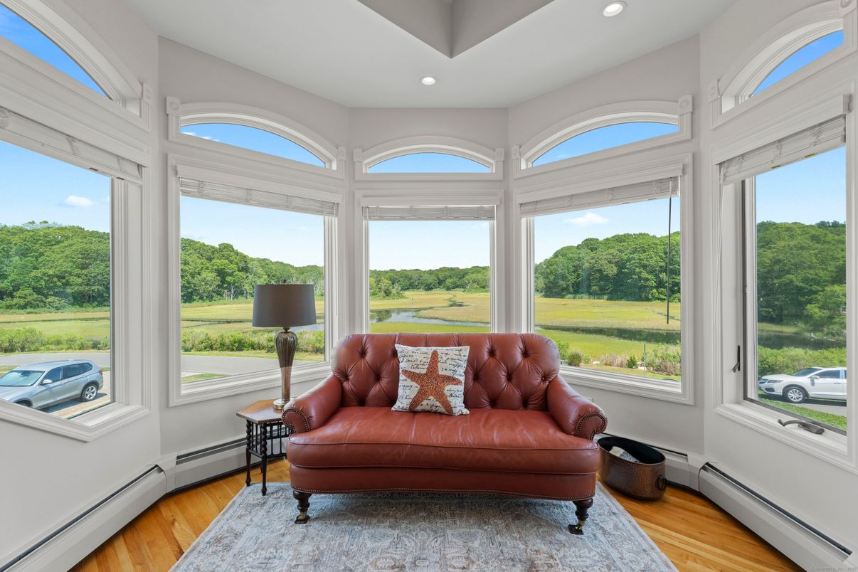 Interior, Recessed Lighting, Sun Room, Wood Texture Flooring