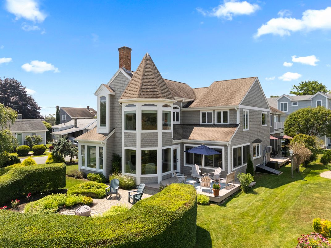 Backyard, Exterior, Facade, Queen Anne Victorian