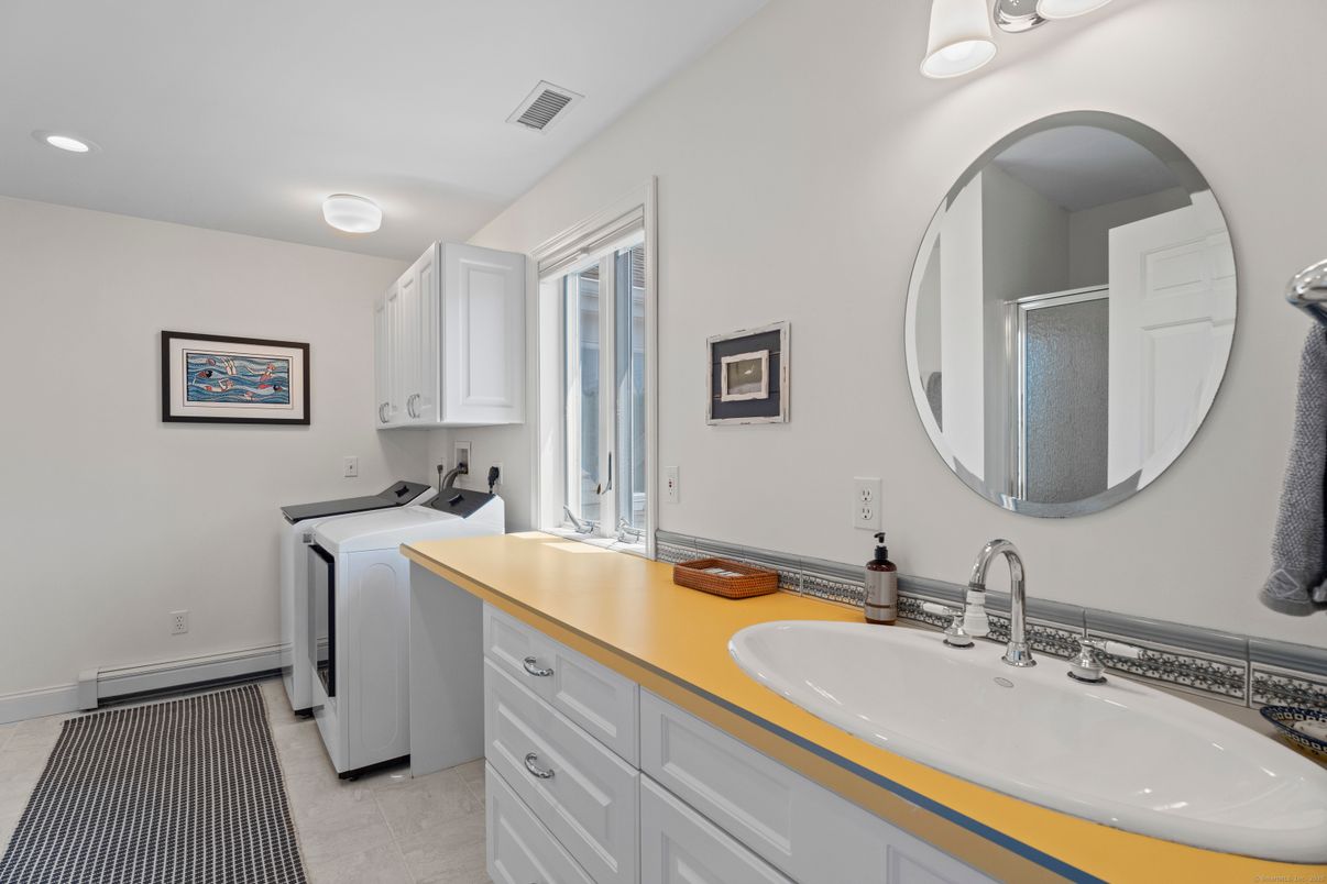 Bathroom, Dual Sink Vanities, Interior, Recessed Lighting, Washer