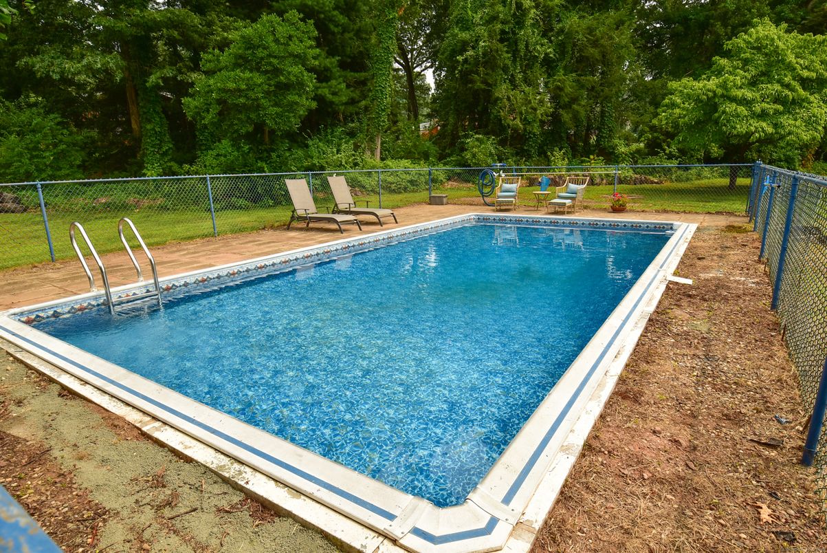 Exterior, Pool