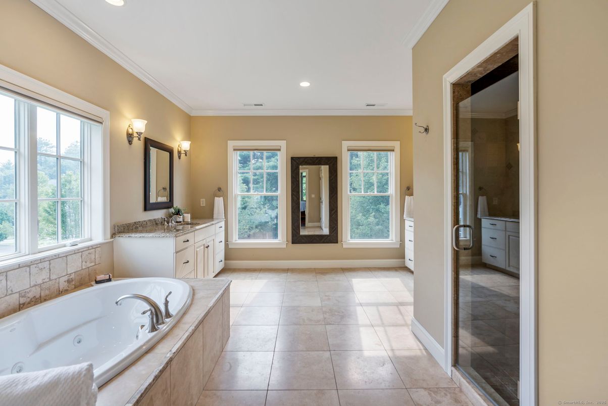 Bathroom, Interior, Recessed Lighting