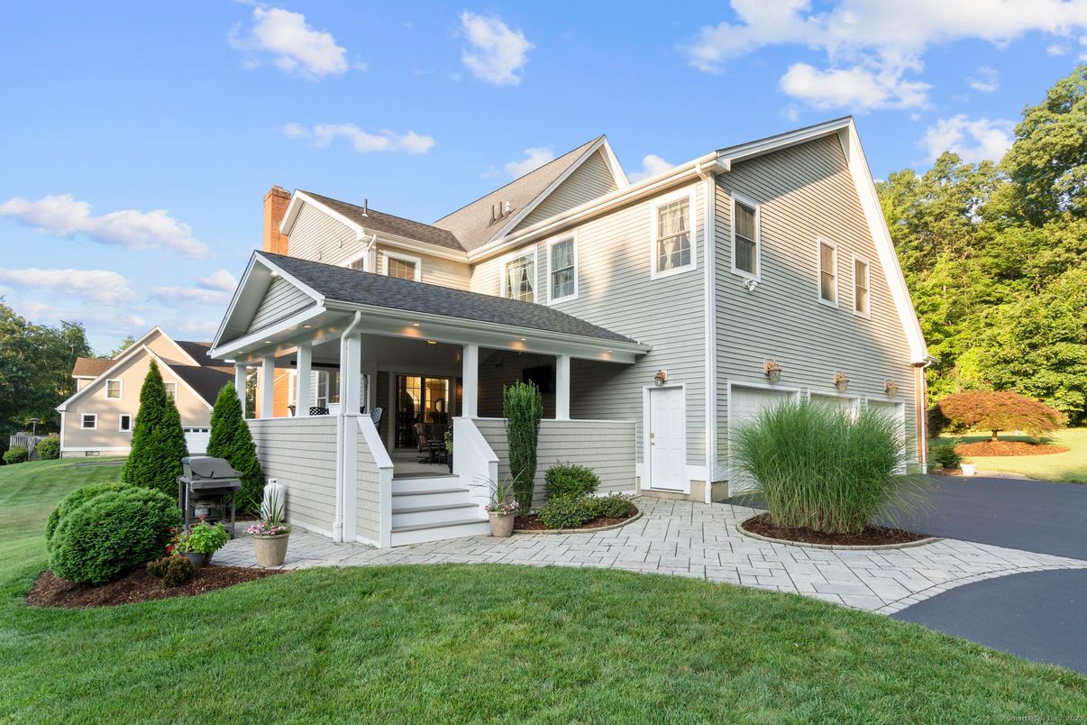 Attached, Exterior, Facade, Farmhouse