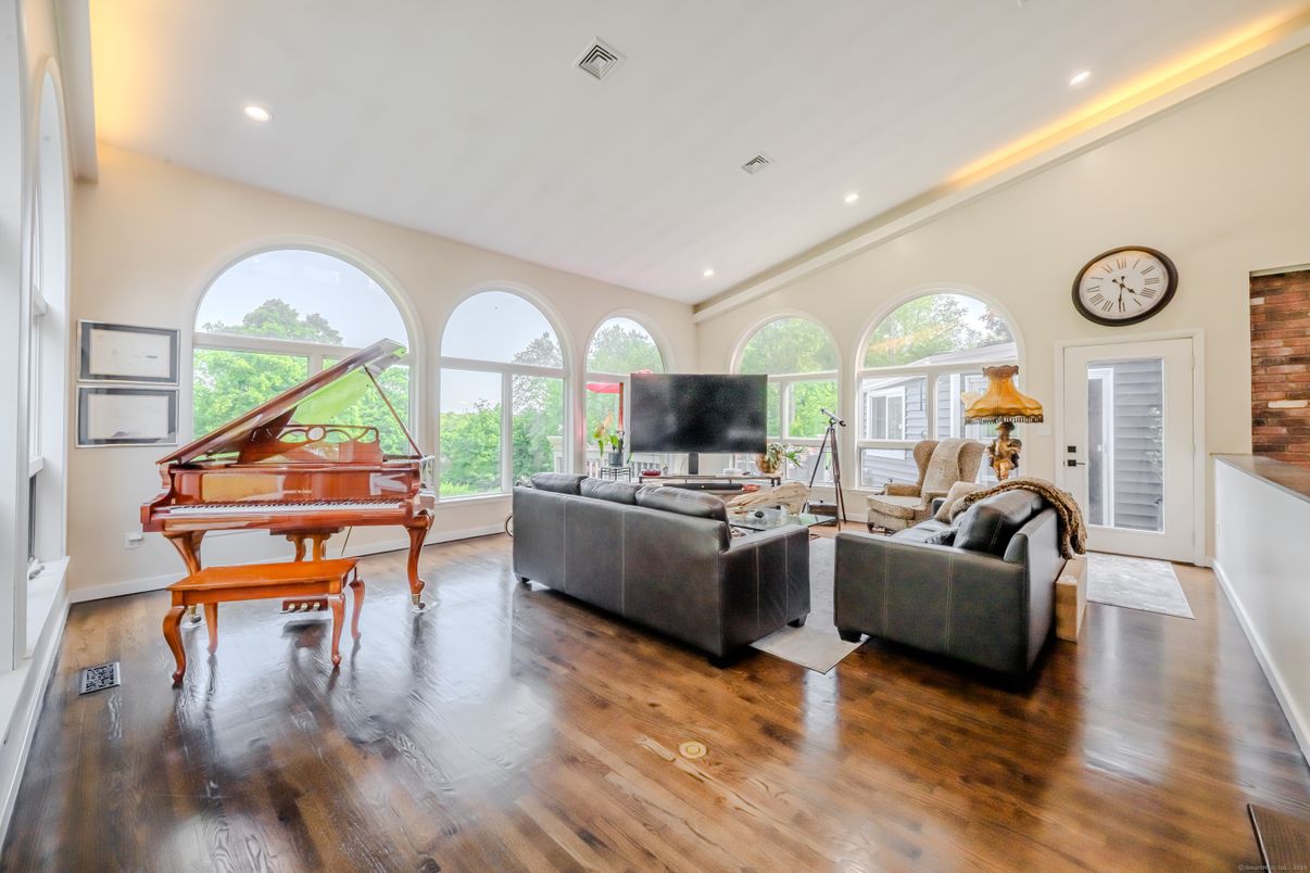 Interior, Living room, Piano, Recessed Lighting, Wood Texture Flooring