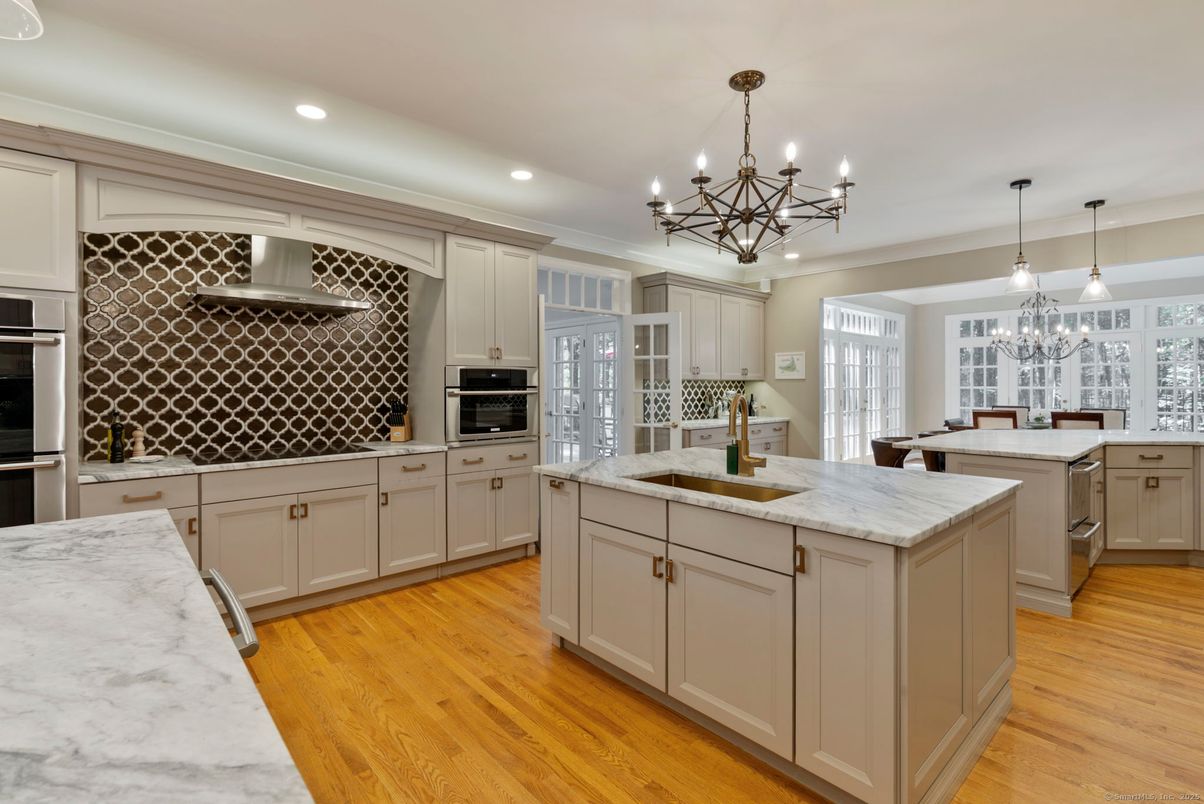Chandelier, Interior, Kitchen, Pendant Lights, Recessed Lighting, Stainless Steel Appliances, Wood Texture Flooring