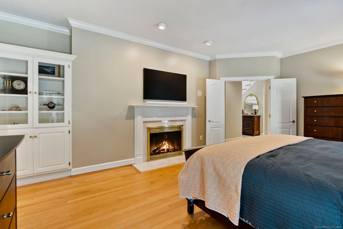 Bedroom, Fireplace, Interior, Recessed Lighting, Wood Texture Flooring
