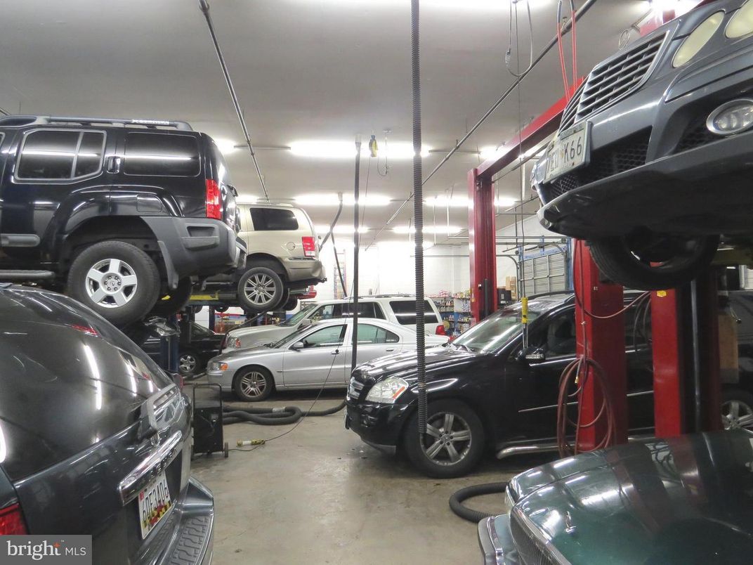 Garage, Interior