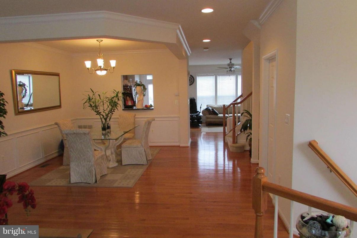 Chandelier, Dining room, Interior, Recessed Lighting, Wood Texture Flooring