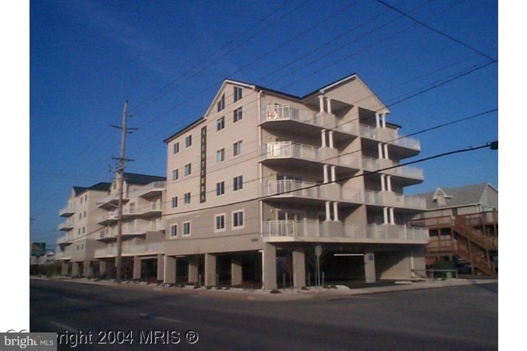 Exterior, Facade, Condo Building