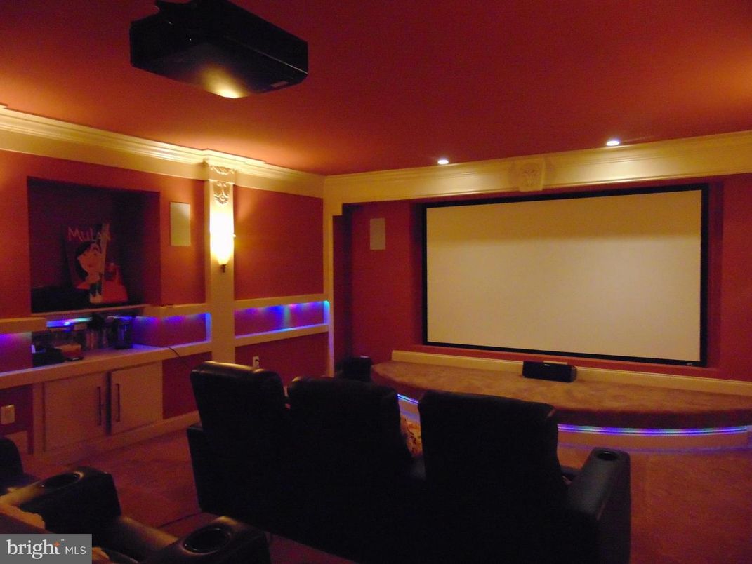 Interior, Projection Screen, Recessed Lighting, Theatre Room