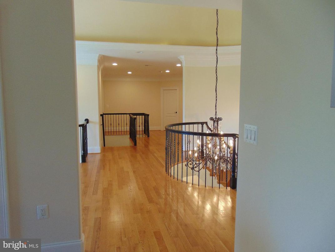 Interior, Pendant Lights, Recessed Lighting, Wood Texture Flooring