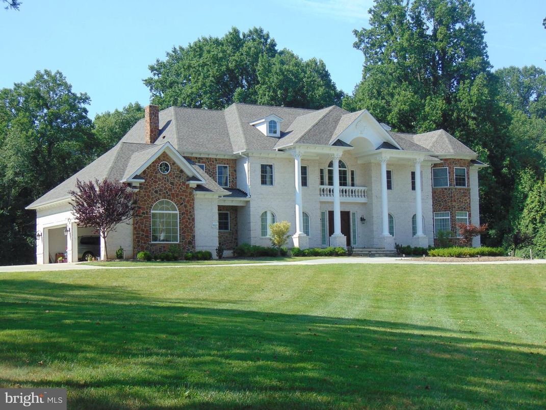 Backyard, Exterior, Facade, Brick Facade, French Provincial