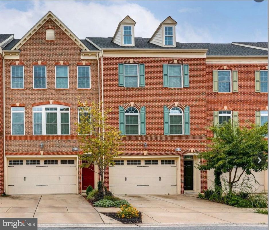 Attached, Exterior, Facade, Brick Facade, Rowhouse
