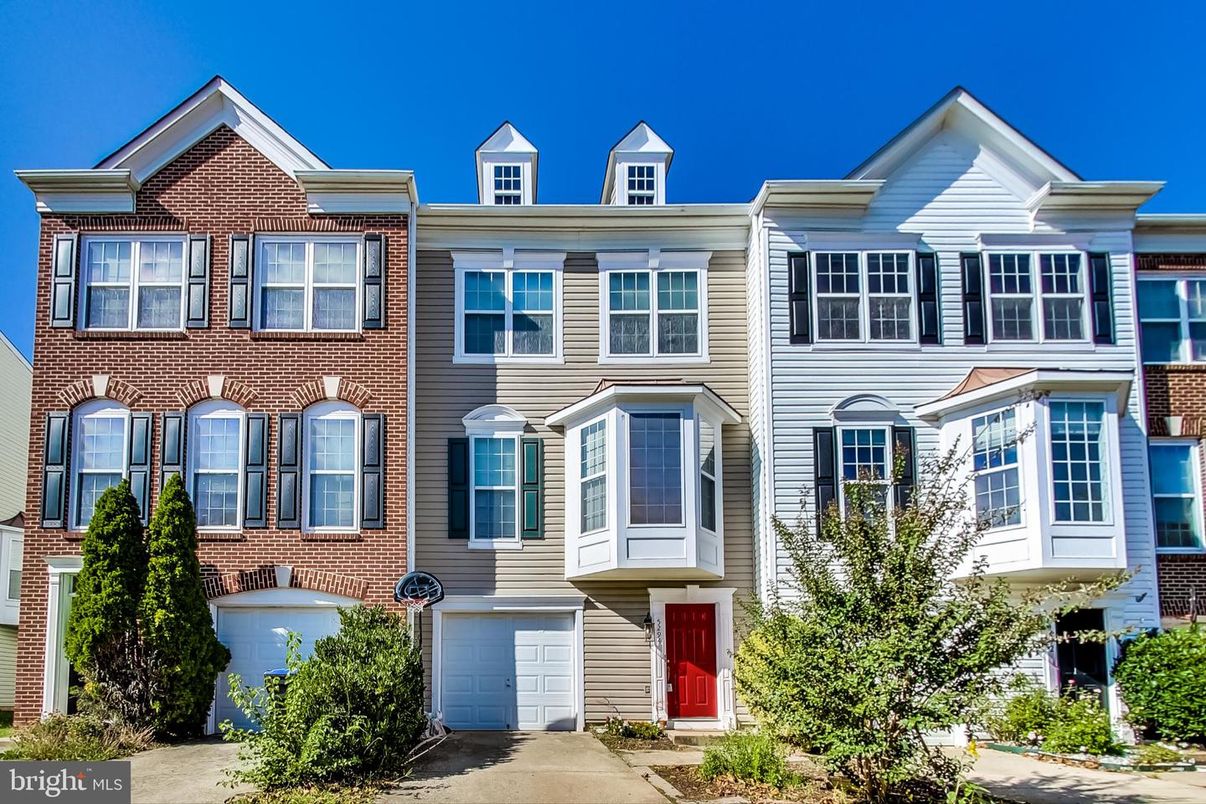 Attached, Exterior, Facade, Brick Facade, Rowhouse