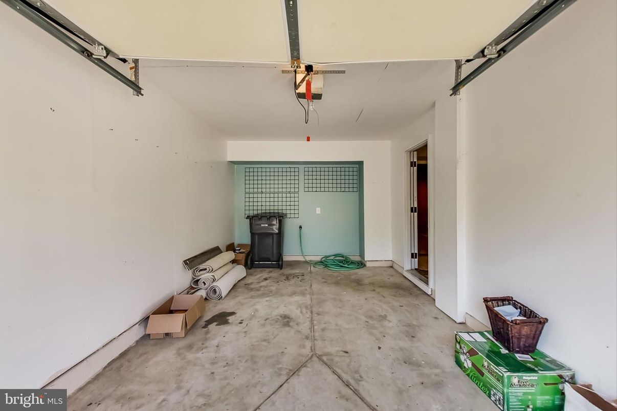 Garage, Interior