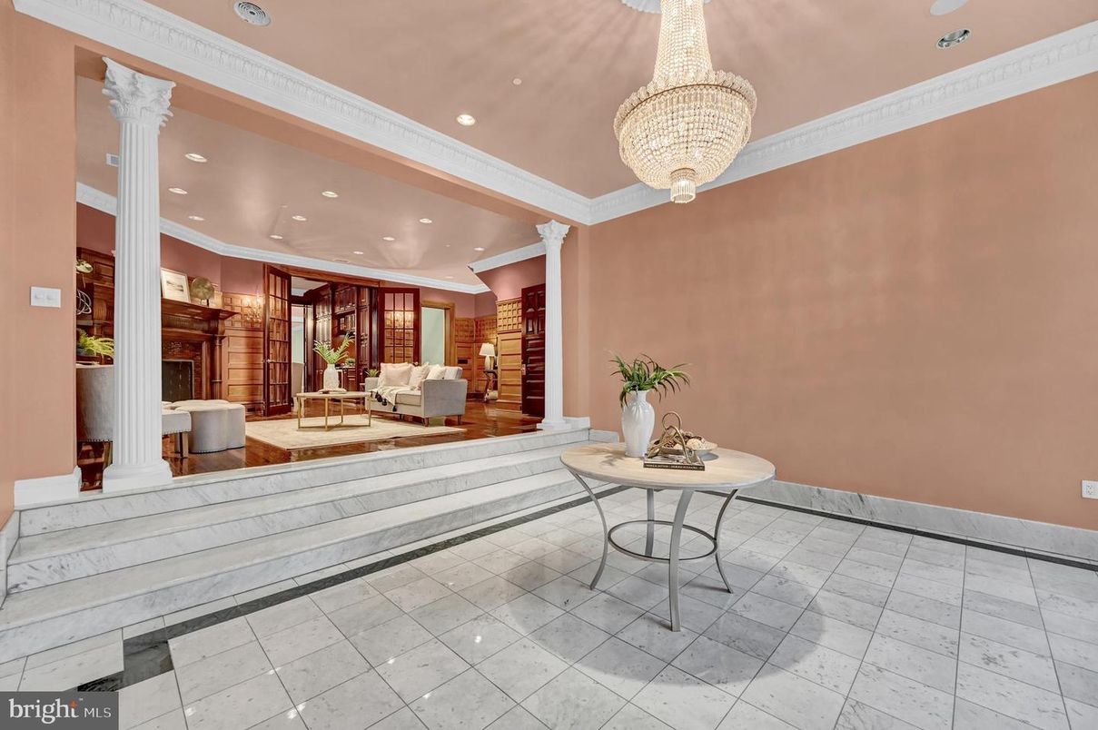 Chandelier, Interior, Piano, Recessed Lighting