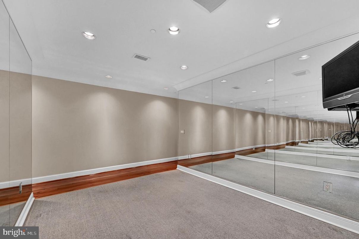 Empty room, Interior, Recessed Lighting