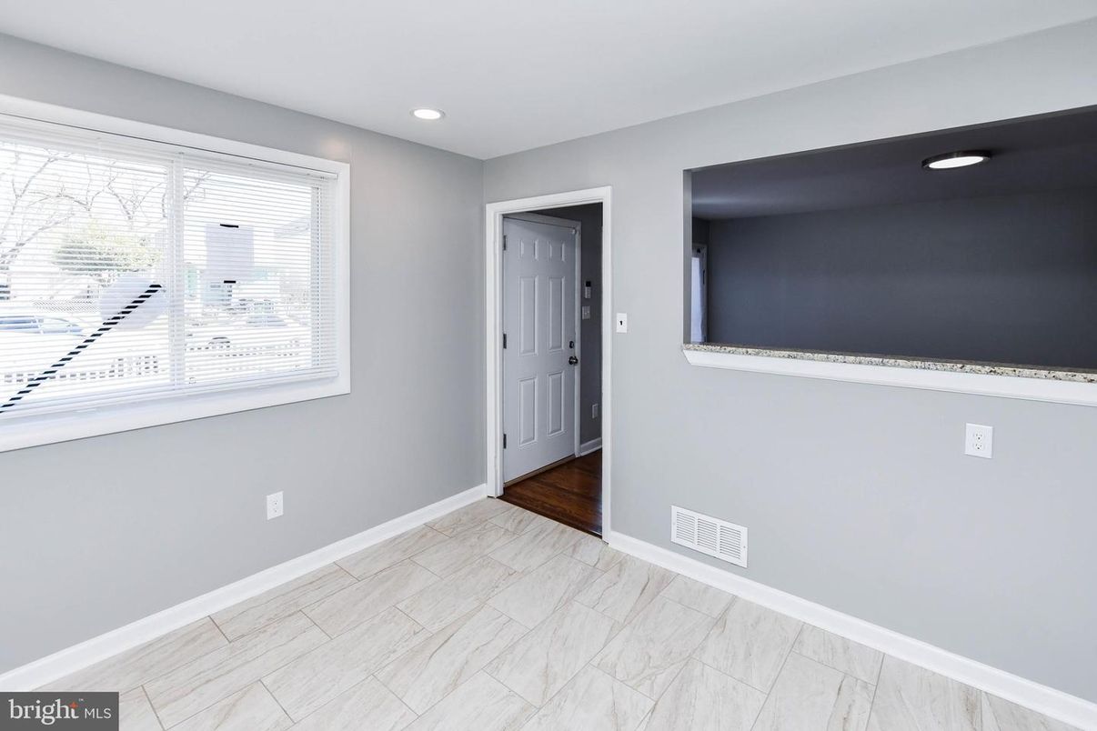 Empty room, Interior, Marble, Recessed Lighting