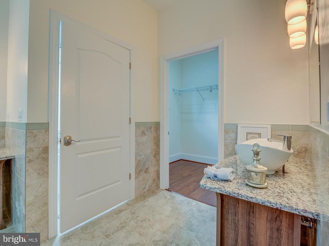 Interior, Walk-in Closets, Wood Texture Flooring