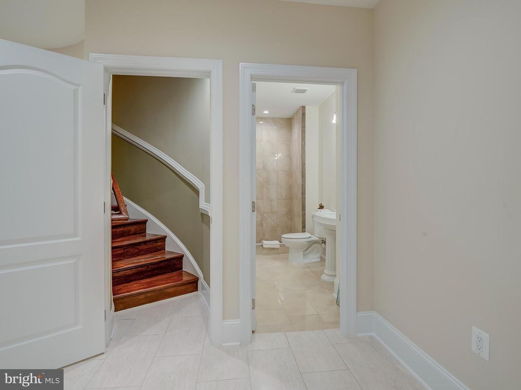 Bathroom, Interior, Recessed Lighting