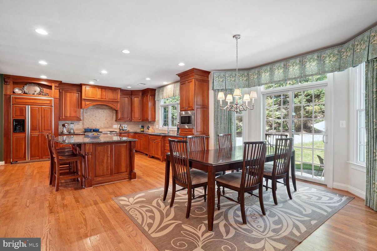 Chandelier, Dining room, Interior, Kitchen, Recessed Lighting, Stainless Steel Appliances, Wood Texture Flooring
