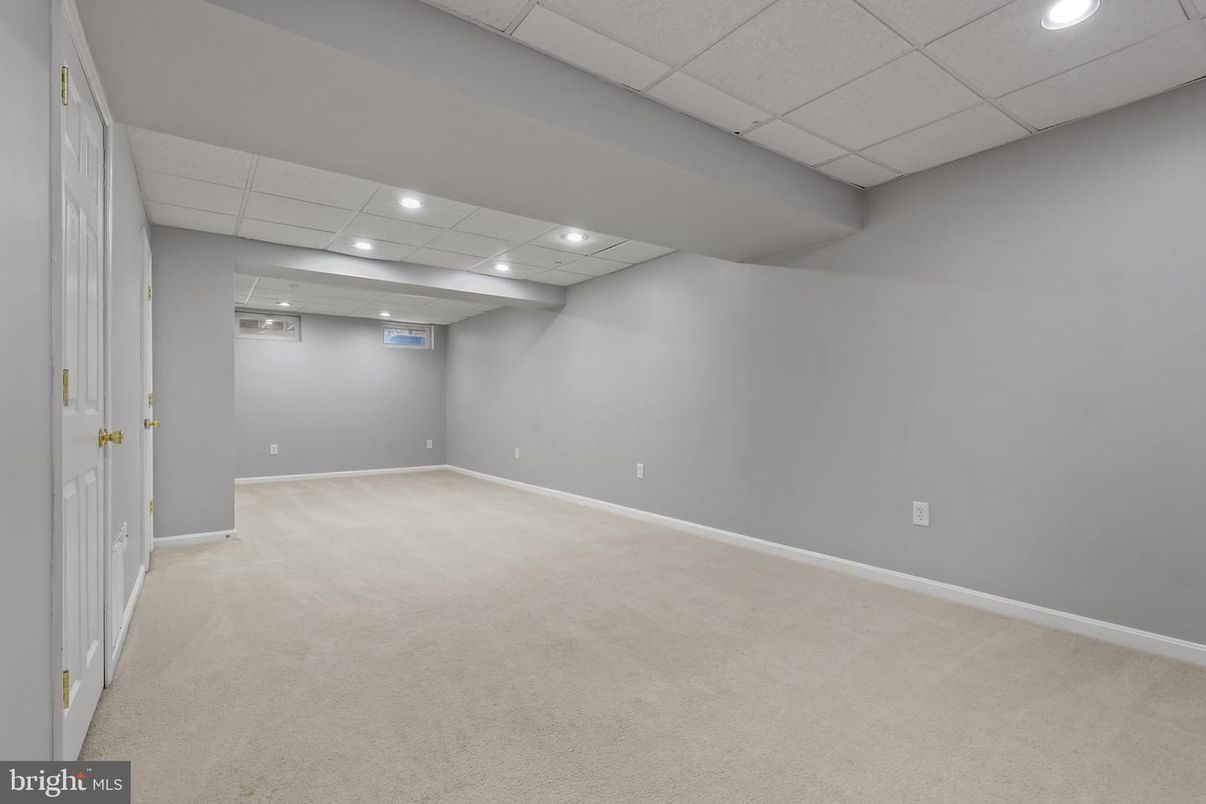 Empty room, Interior, Recessed Lighting