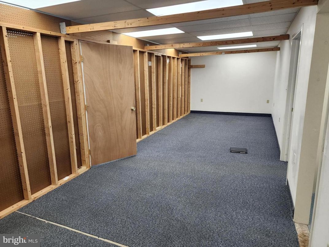 Empty room, Interior, Wooden Beams