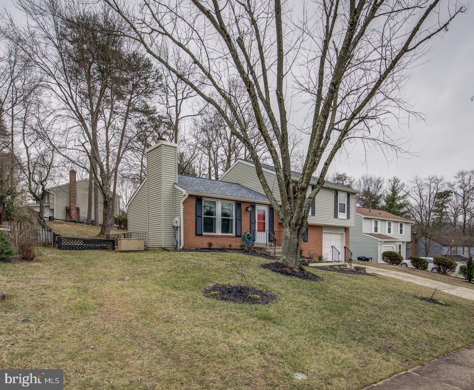 Attached, Backyard, Exterior, Facade, Brick Facade, Cape Cod