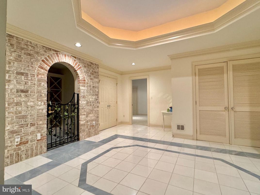 Empty room, Interior, Recessed Lighting, Stone Walls
